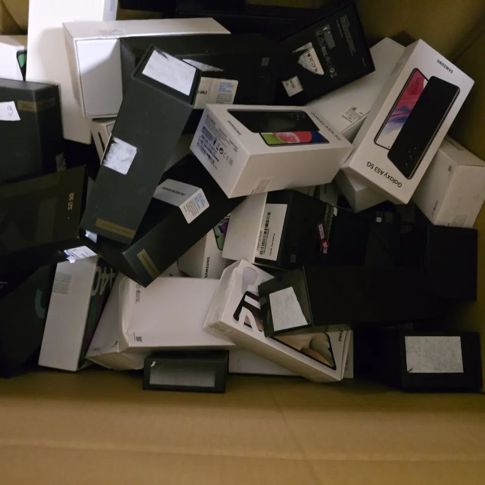 BOX OF APPROXIMATELY 20 ASSORTED SAMSUNG PHONE BOXES IN VARIOUS MODELS & COLOURS 