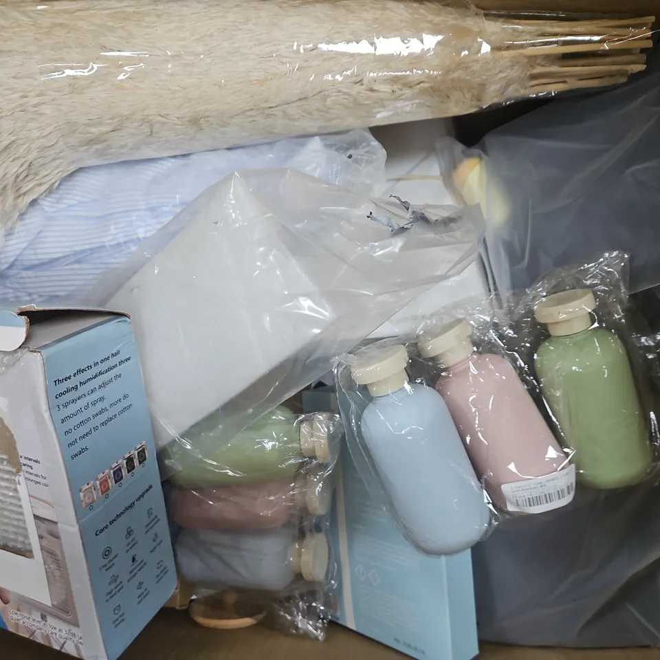 BOX OF APPROXIMATELY 15 ASSORTED HOUSEHOLD ITEMS TO INCLUDE DOG CALMING PHEROMONE, DUSTING MOP HEAD, ETC - COLLECTION ONLY