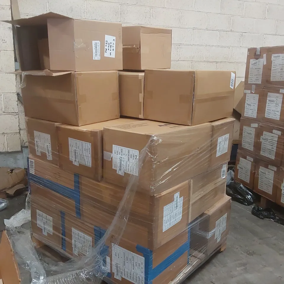 PALLET CONTAINING APPROXIMATELY 210x ASSORTED BRAND NEW DESIGNER SHOES INCLUDING: SIMPLY BE SANDALS ECT