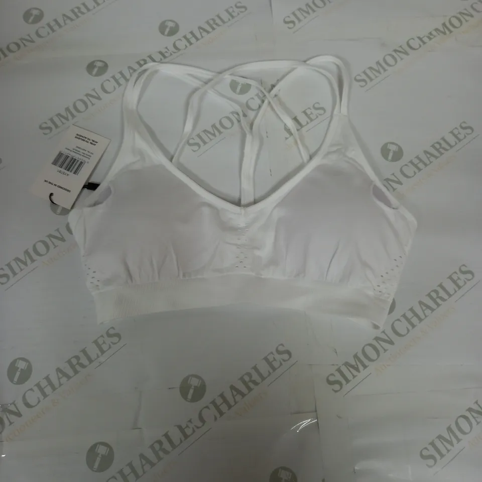AYBL ESSENTIAL SEAMLESS STRAPPY SPORTS BRA - WHITE - MEDIUM