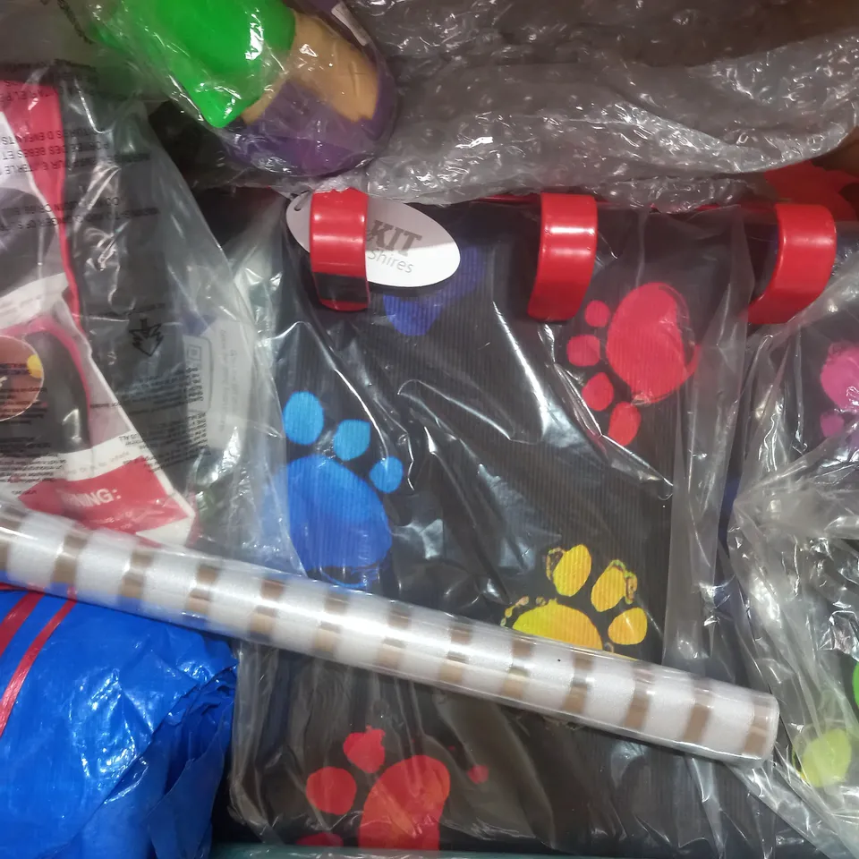BOX OF APPROXIMATELY 15 ASSORTED HOUSEHOLD ITEMS TO INCLUDE GENERAL PURPOSE ADHESIVE, 60 PACK PET WIPES, FLOATING HUNTING DUCK DECOY, ETC