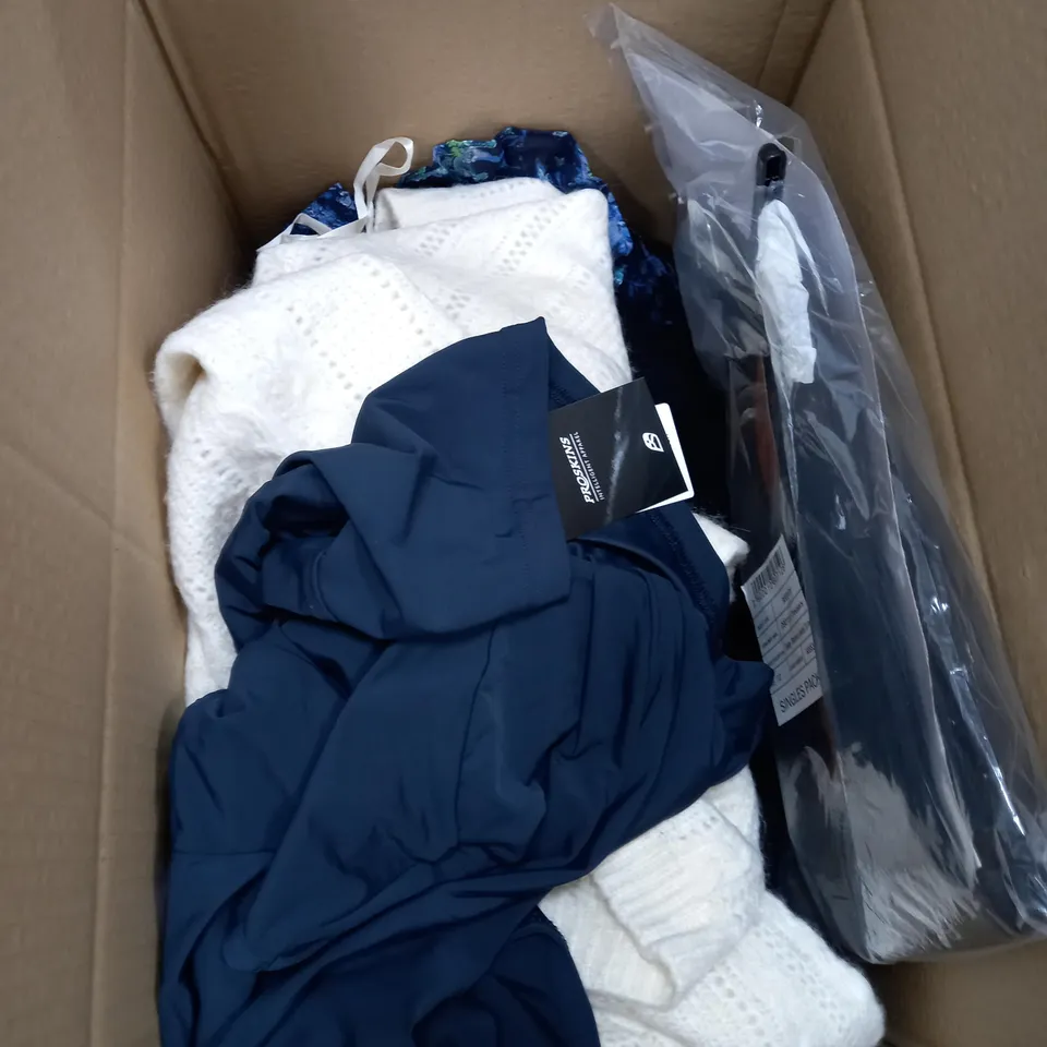 BOX OF APPROXIMATELY 10 ASSORTED CLOTHING ITEMS TO INCLUDE JEANS, JUMPERS, TOPS ETC