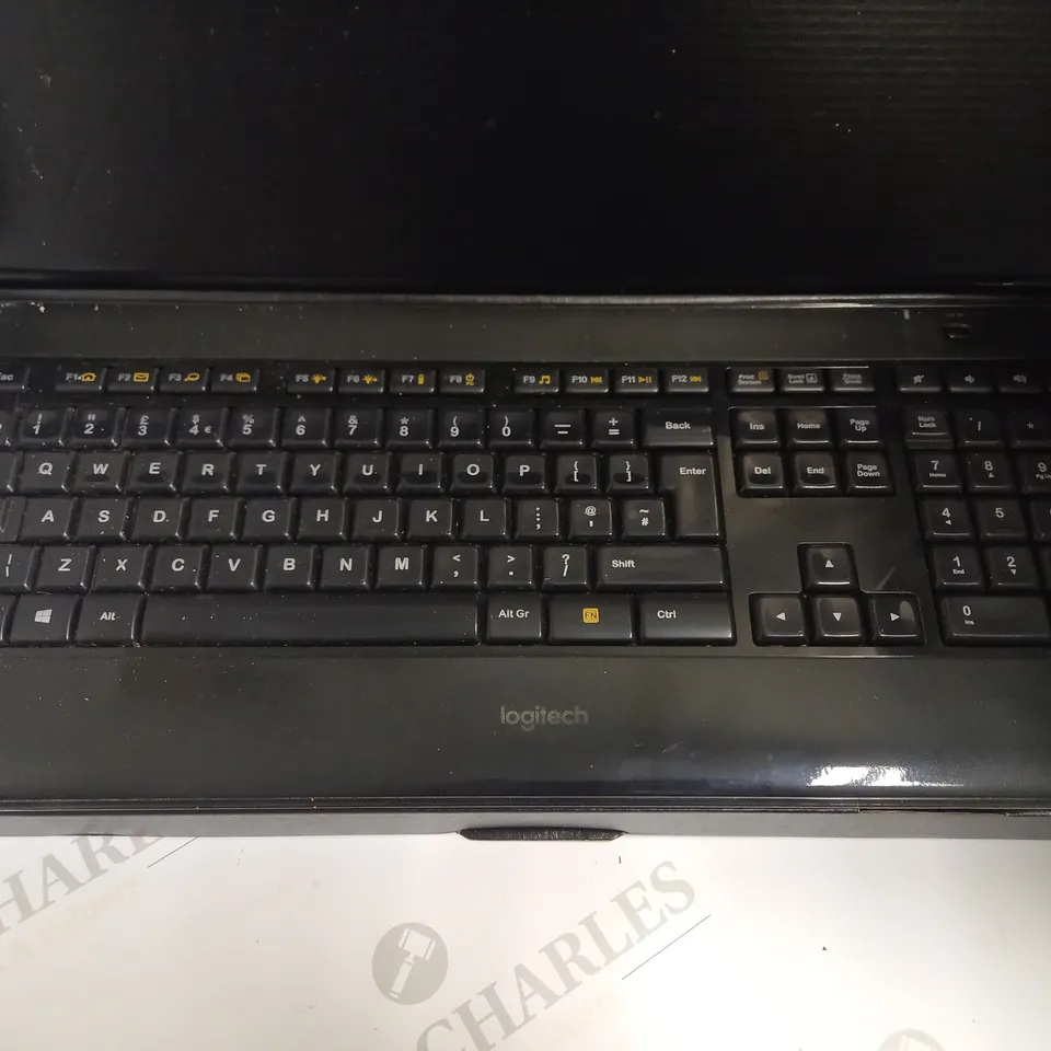LOGITECH K800 ILLUMINATED WIRELESS KEYBOARD 