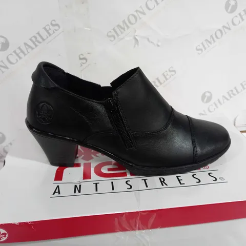 BOXED PAIR OF RIEKER ANTISTRESS BOOT BLACK SIZE 6