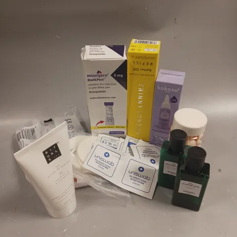 BOX OF APPROXIMATELY 15 COSMETIC ITEMS TO INCLUDE -  MOUNJARO KWIKPEN - INSULIN SYRINGES - HERMES SHAMPOO&CONDITIONER ETC 