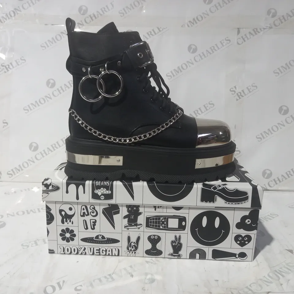 BRAND NEW BOXED PAIR OF KOI VEGAN LEATHER BORIN HARDWARE PLATFORM BOOTS IN BLACK UK SIZE 6