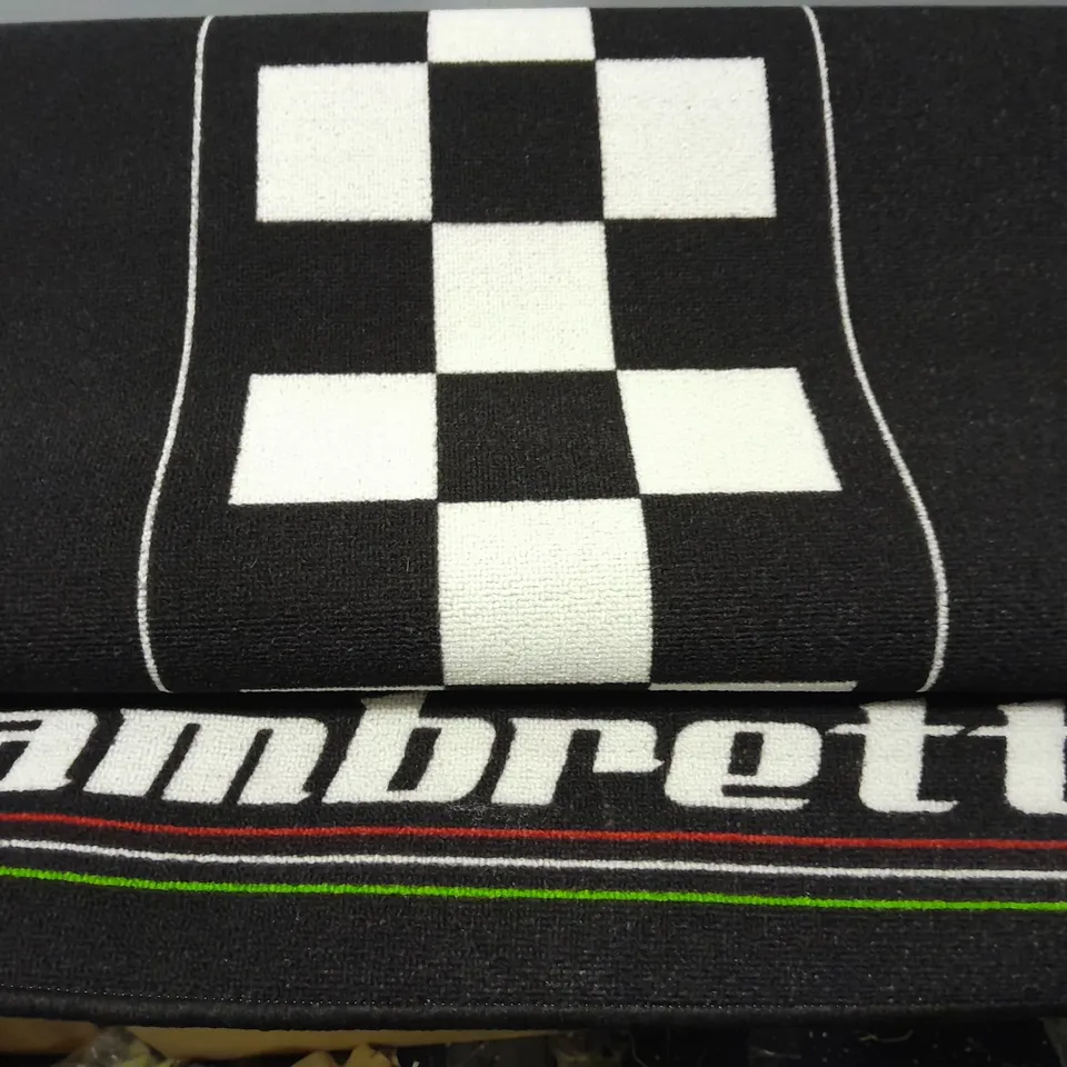 LAMBRETTA RUG WITH CHECKERED LINE FLAG - SIZE UNSPECIFIED 