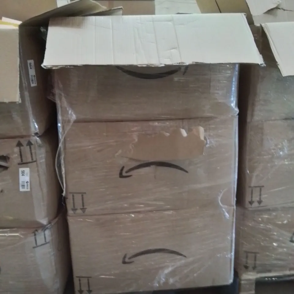 PALLET CONTAINING A LARGE QUANTITY OF PHONE CASES,SCREEN PROTECTORS 