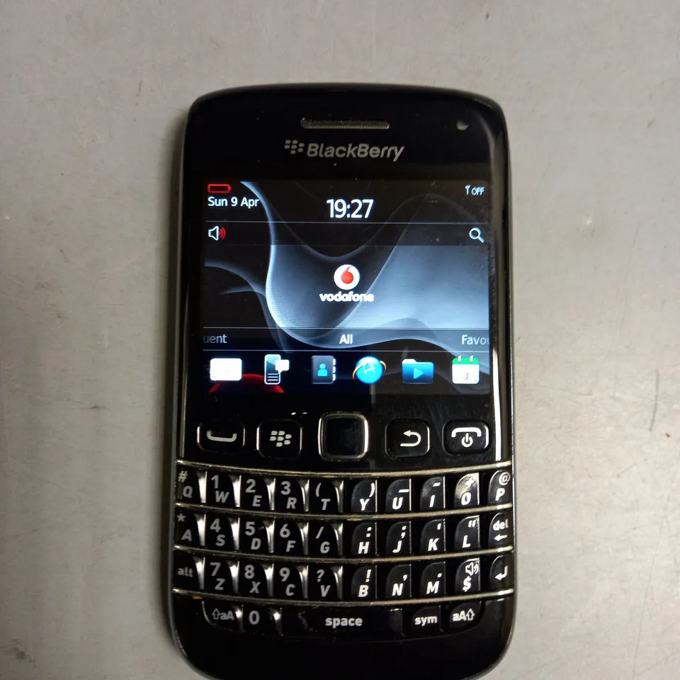 UNBOXED BLACKBERRY BOLD MOBILE PHONE