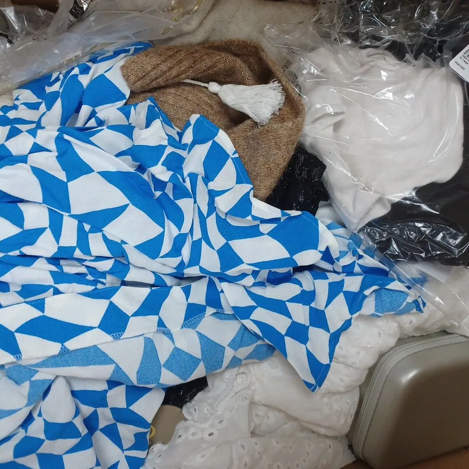 BOX OF APPROXIMATELY 20 ASSORTED ITEMS TO INCLUDE VARIOUS CLOTHING AND HOUSEHOLD PRODUCTS - COLOURS, SIZES, AND STYLES VARY - COLLECTION ONLY