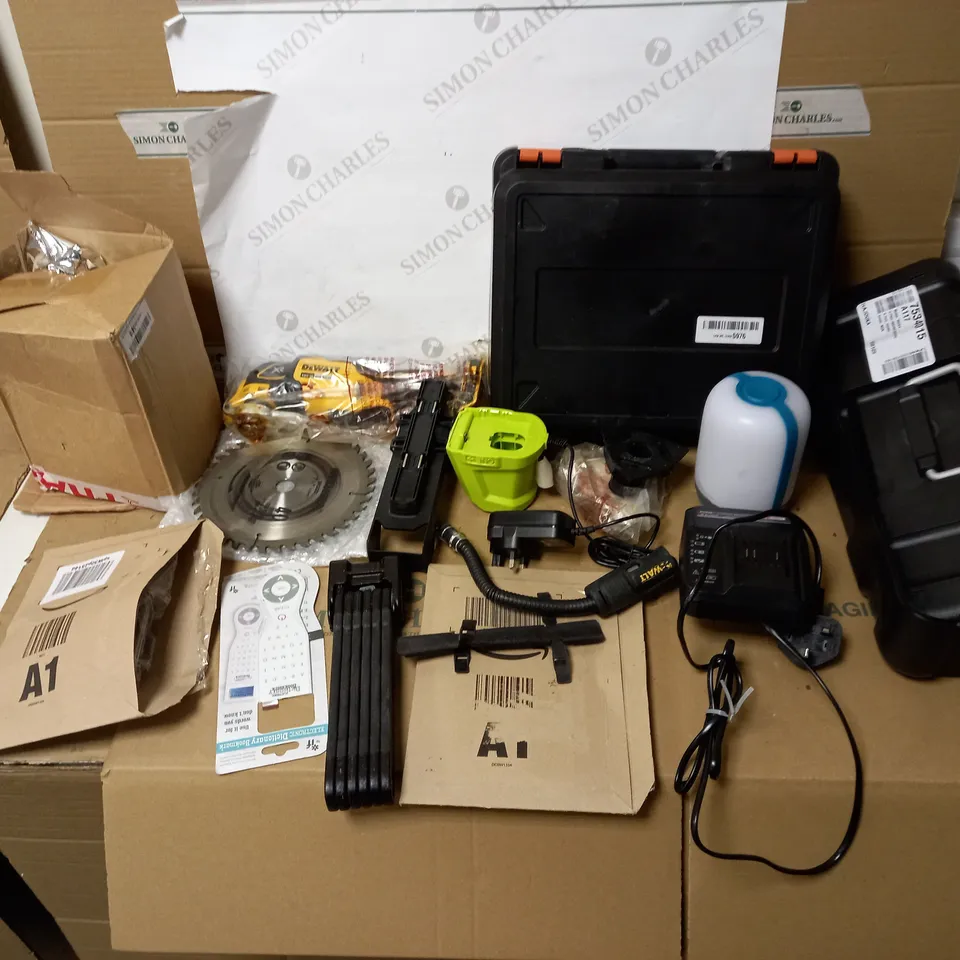 LOT OF APPPROX 15 ASSORTED HOMEWARE ITEMS TO INCLUDE EMPTY TOOL BOXES. TOOL CHARGERS, SAW BLADES ETC