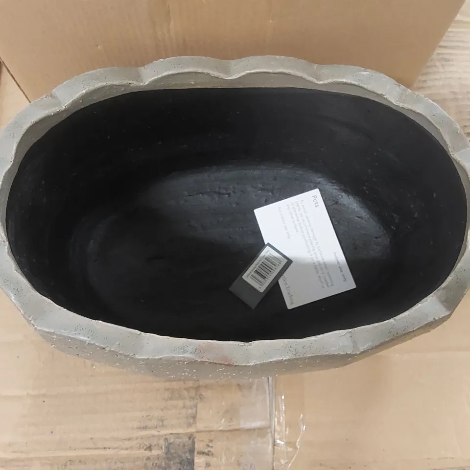 BOXED LIDSTONE SCALLOP PLANT POT