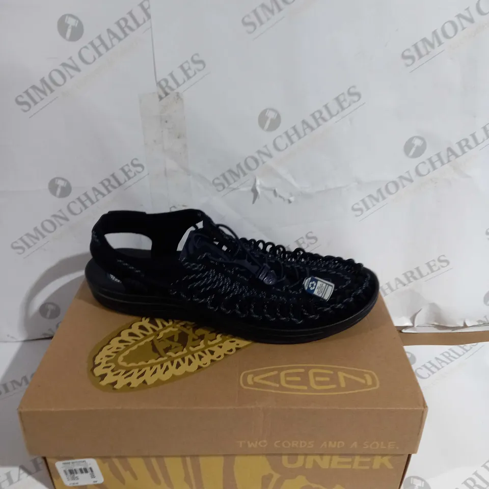 BOXED PAIR OF URBAN OUTFITTERS UNEEK UNITED ARROWS UK 10