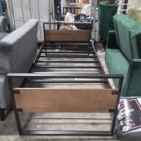 BARRET METAL DAYBED WITH TRUNDLE PULL OUT