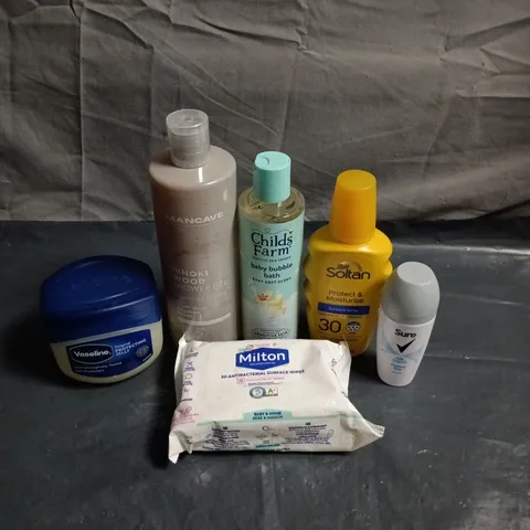 APPROXIMATEY 20 ASSORTED HEALTH AND BEAUTY PRODUCTS TO INCLUDE - CHILD'S FARM BABY BUBBLE BATH - SURE ROLL ON DEODORANT AND VASELINE PROTECTING JELLY