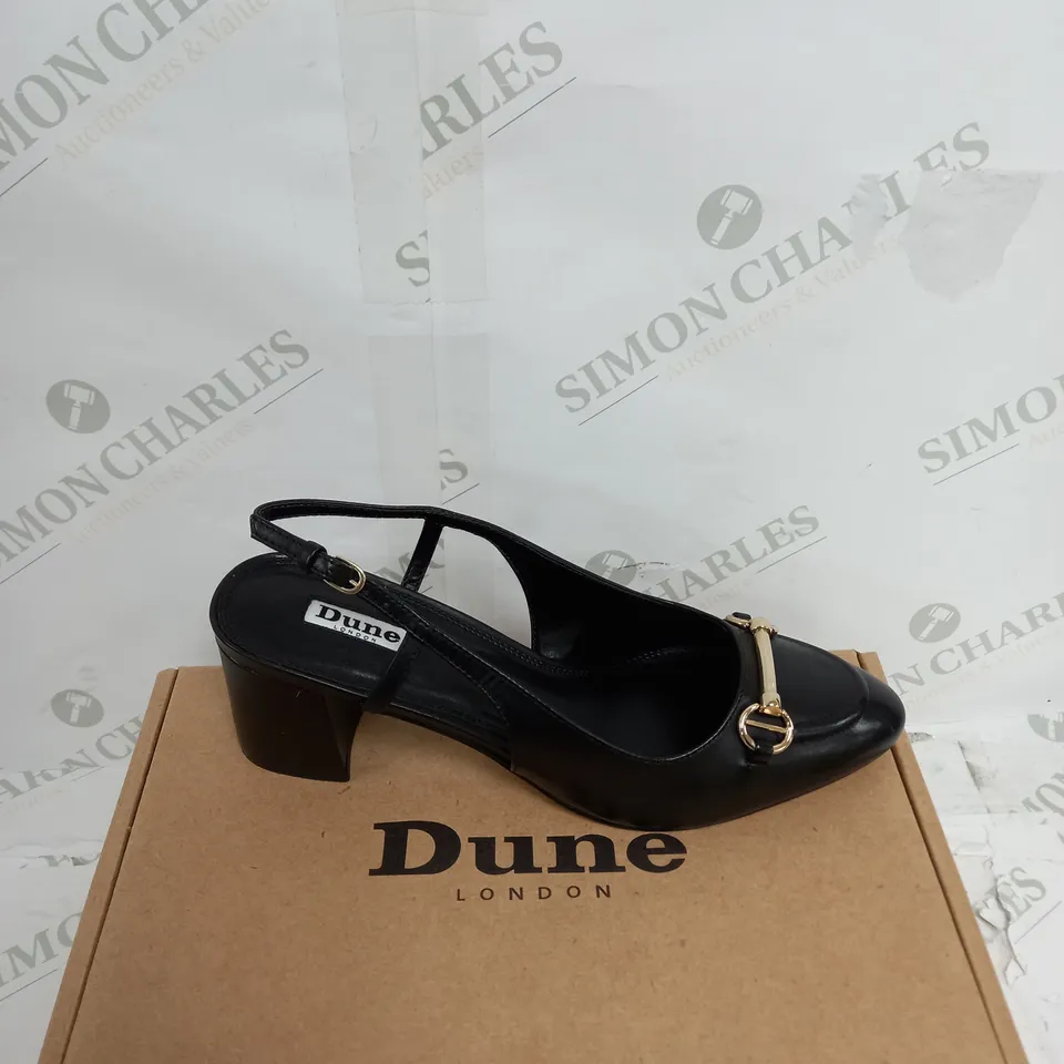 BOXED DUNE CASSIE BLACK LEATHER SNAFFLE OPEN COURT SIZE 7 