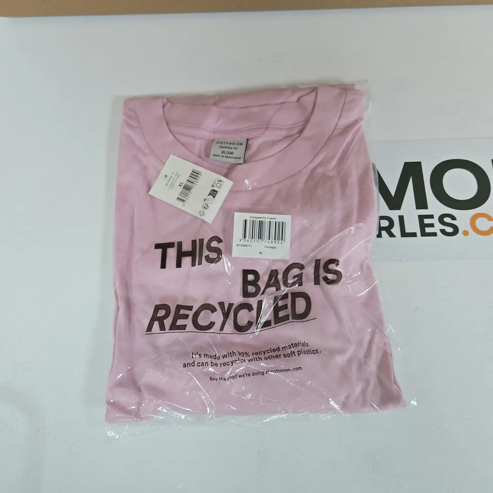 BOX OF APPROXIMATELY 20 ASSORTED CLOTHING ITEMS TO INCLUDE: PINK COTTON ON TOP