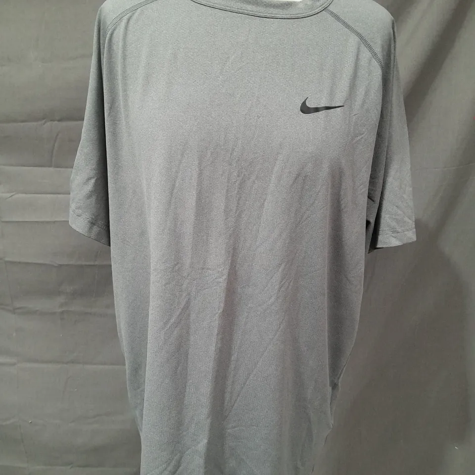 NIKE DRI-FIT GREY T-SHIRT - M