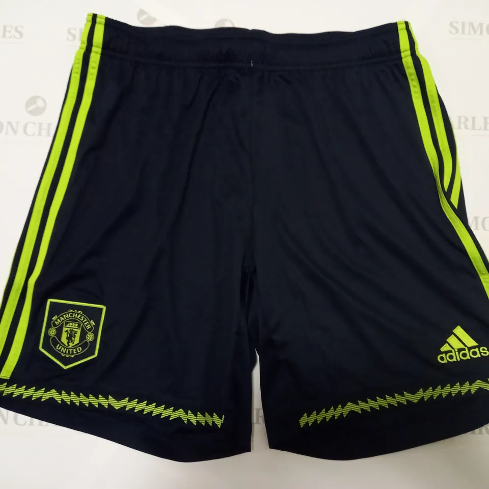 ADIDAS AEROREADY MANCHESTER UNITED SPORT SHORTS - SIZE L