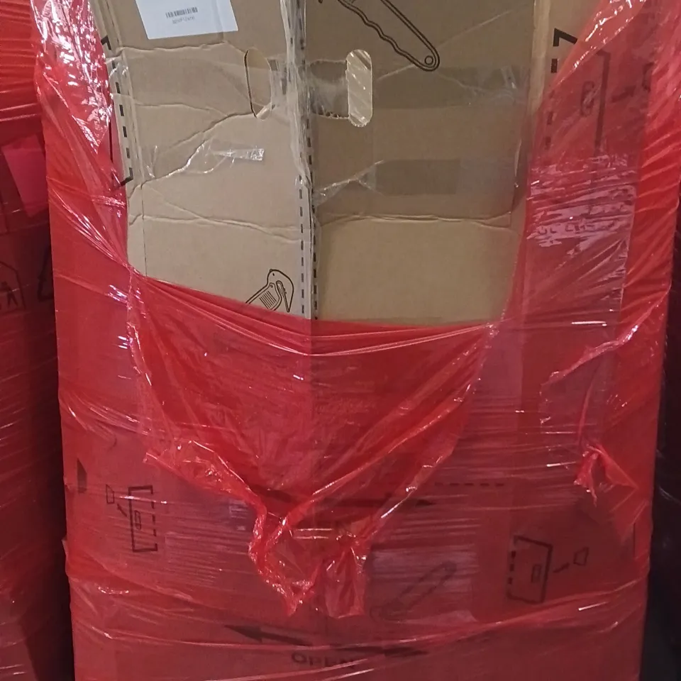 PALLET OF ASSORTED ITEMS INCLUDING - TOILET SEAT, SLEEPING BAG 