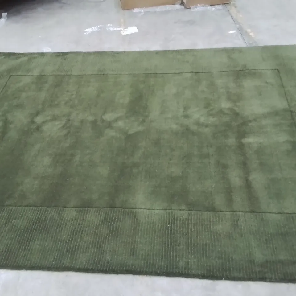 QUALITY DESIGNER AREA RUG // APPROX SIZE: 200 x 300 cm