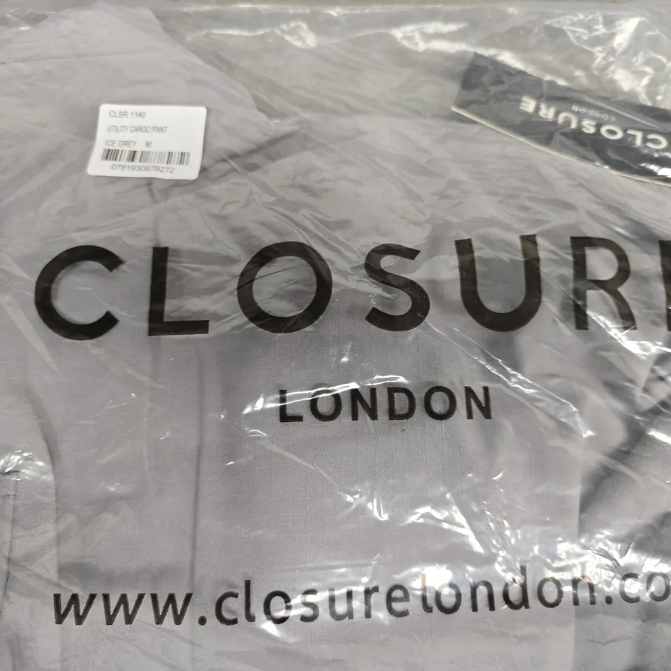 BAGGED CLOSURE LONDON UTILITY CARGO TROUSERS – ICE GREY – SIZE M 