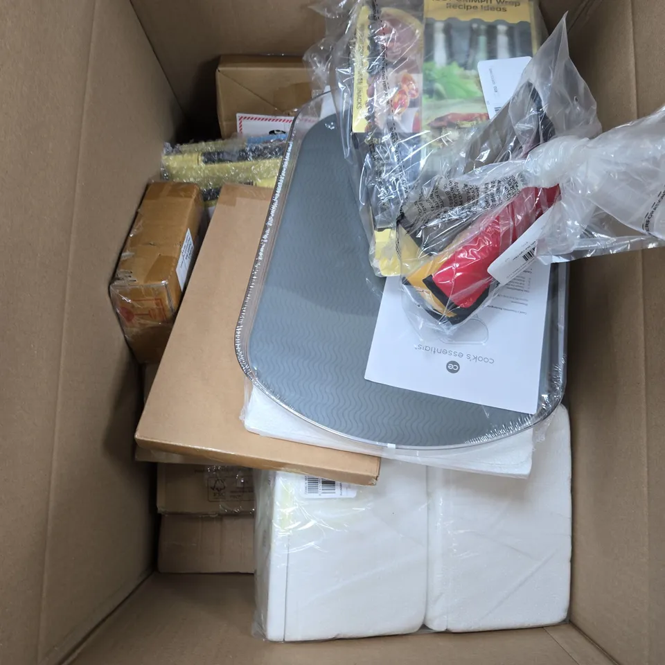 BOX OF APPROXIMAETLY 15 ASSORTED HOMEWARE ITEMS 