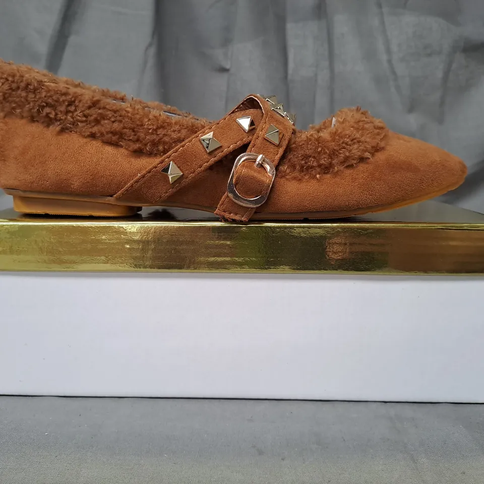 BOX OF APPROXIMATELY 10 PAIRS OF BELLA STAR SHOES IN BROWN IN VARIOUS SIZES
