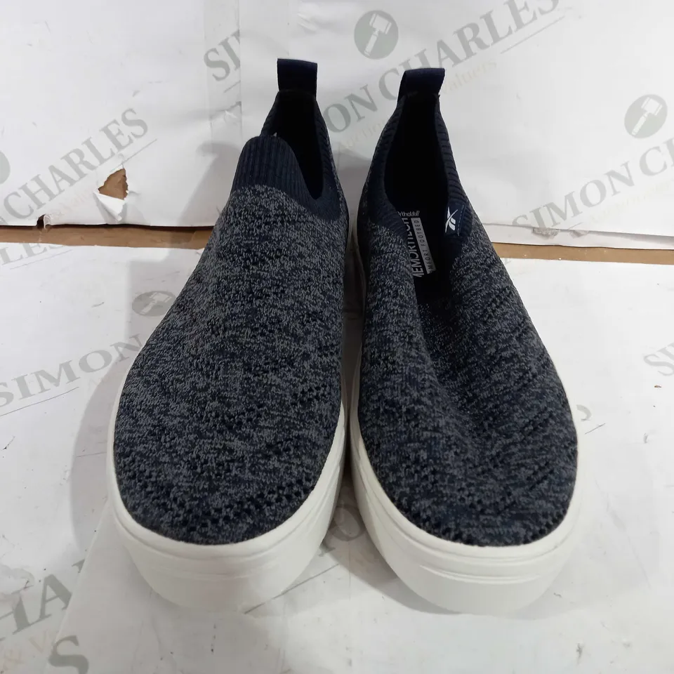 PAIR OF REEBOK MEMORYTECH FABRIC SLIP ON SHOES IN BLUE/GREY - UK 6.5