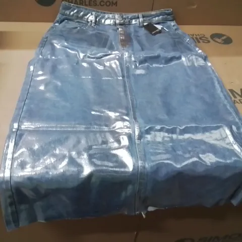BOXED BRAND NEW APPROXIMATELY 16 JD WILLIAMS METALLIC SKIRT BLUE/SILVER SIZE 18