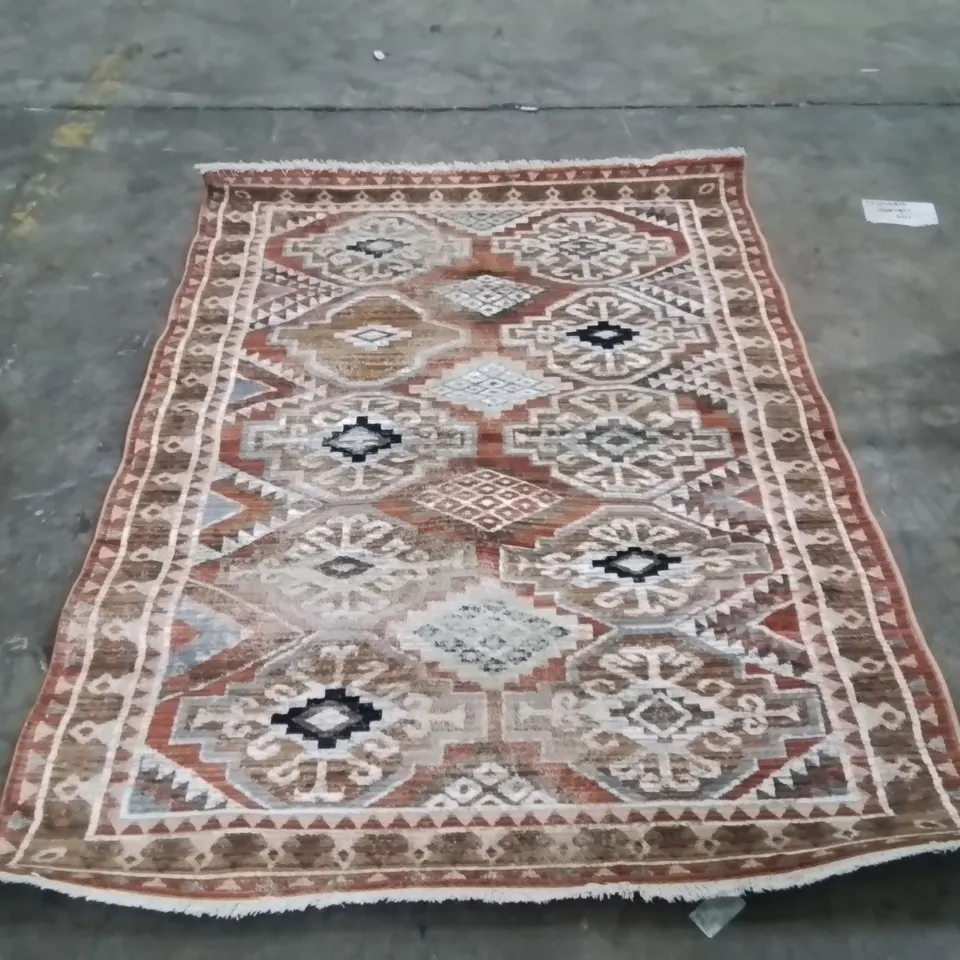 QUALITY DESIGNER AREA RUG - APPROXIMATELY 170X120CM