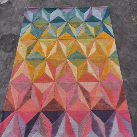 GEOMETRIC RAINBOW RUG WITH TRIANGULAR PATTERN (160X230CM)