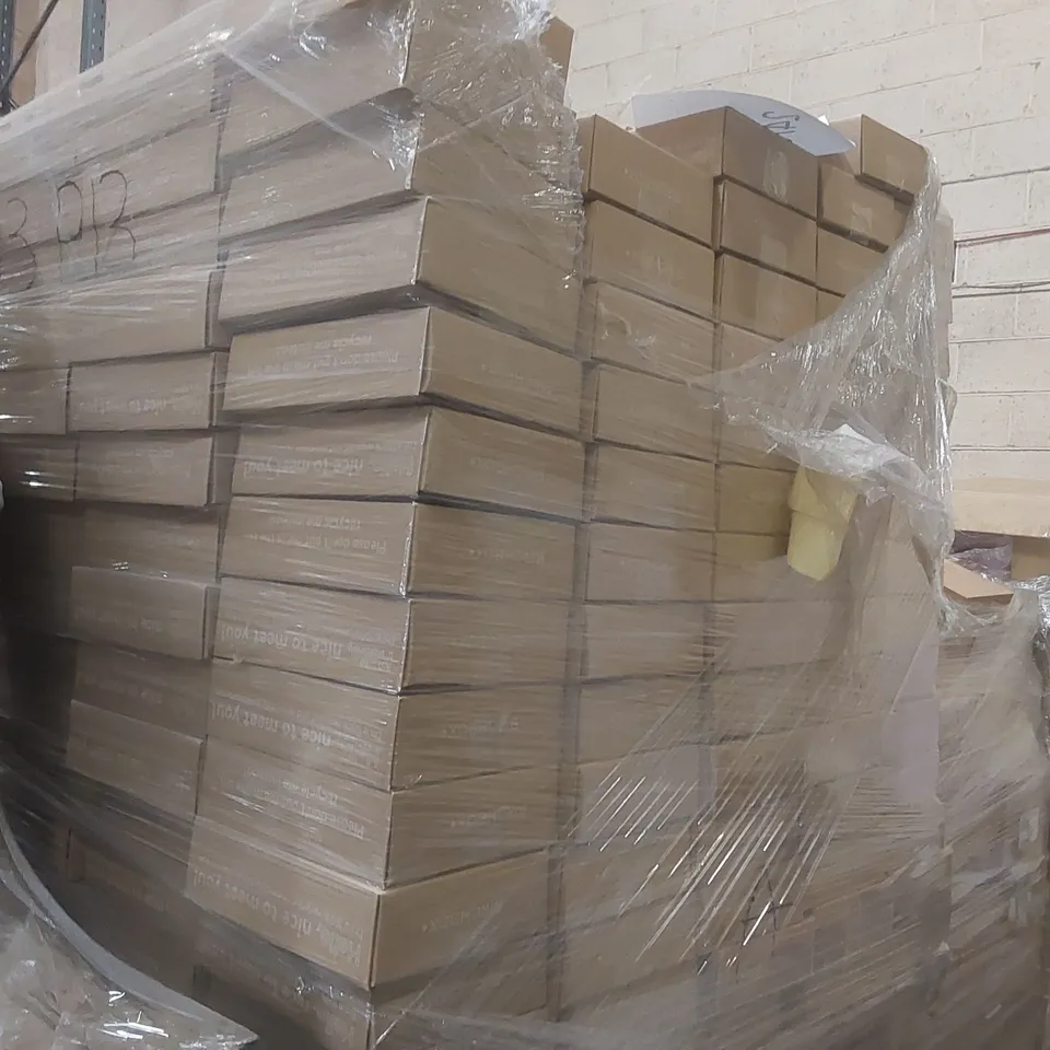 PALLET CONTAINING A VERY LARGE QUANTITY OF ASSORTED ITEMS INCLUDING: BIRCHBOX BEAUTY SETS, ORGANIC COTTON TURTLE BAGS