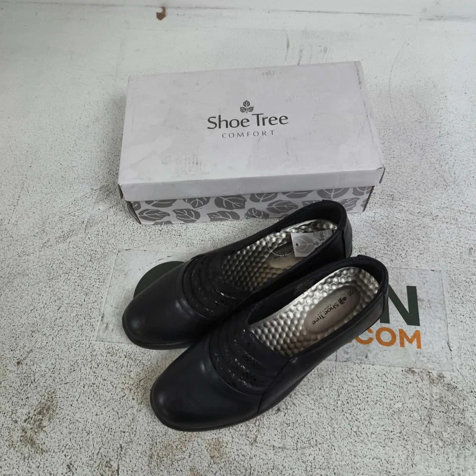 UK 8 SHOE TREE COMFORT IRENE BLACK SLIP-ON SHOES – BOXED