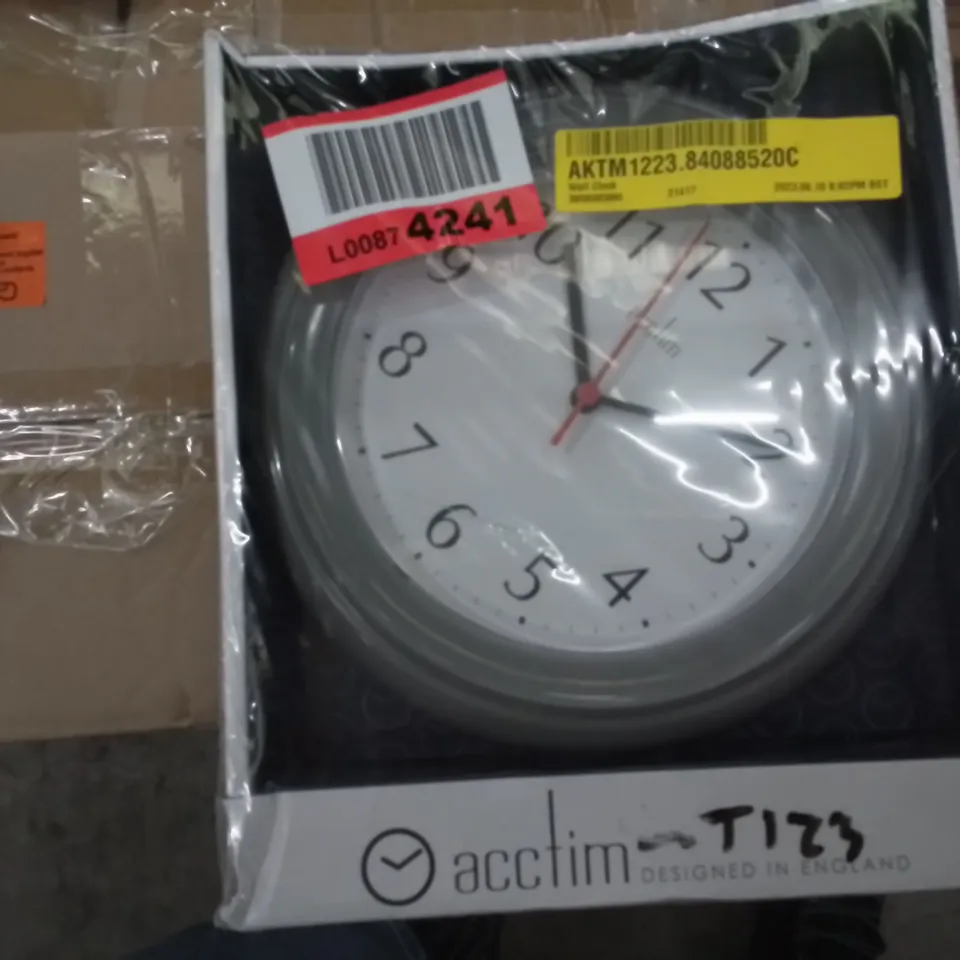 BOXED WALL CLOCK (1 ITEM)