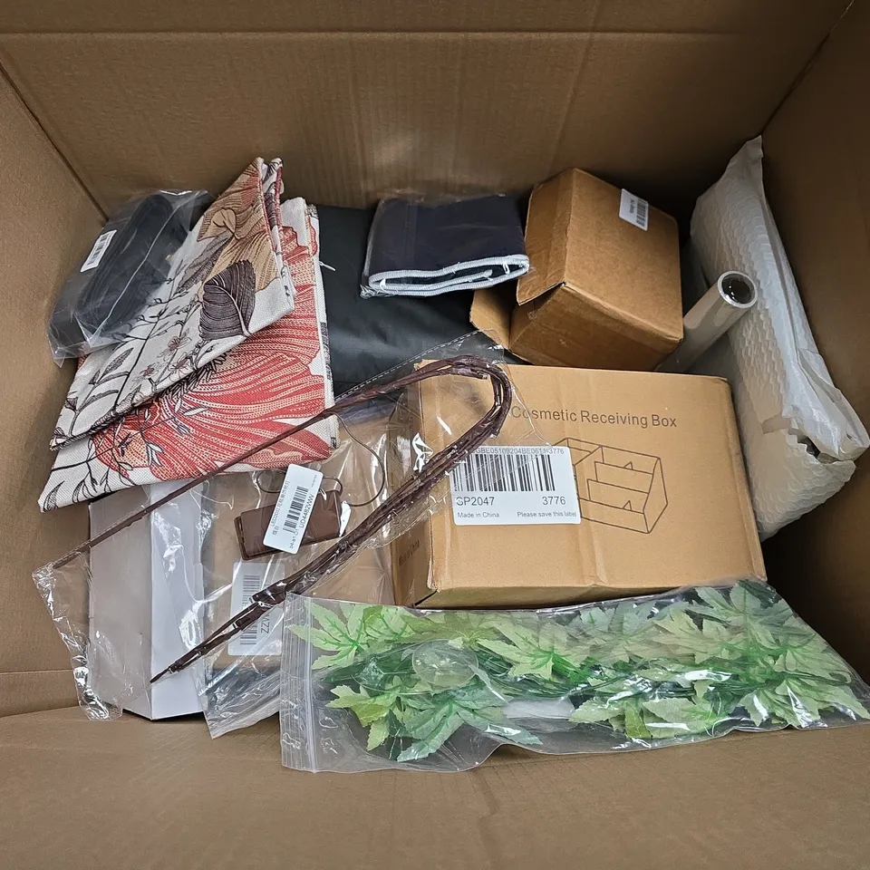 BOX OF APPROXIMATELY 20 ASSORTED HOUSEHOLD ITEMS TO INCLUDE DUST MITES VACUUM CLEANER, HOT HUGGER HOT WATER BOTTLE AND FRYING PANS