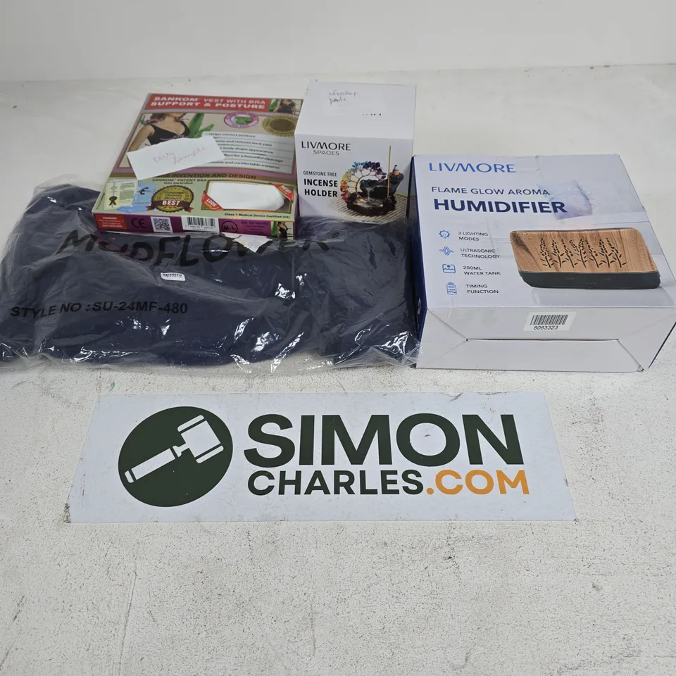 APPROXIMATELY 15 ASSORTED ITEMS TO INCLUDE LIVMORE HUMIDIFIER, INCENSE HOLDER, MUDFLOWER CLOTHING, ETC