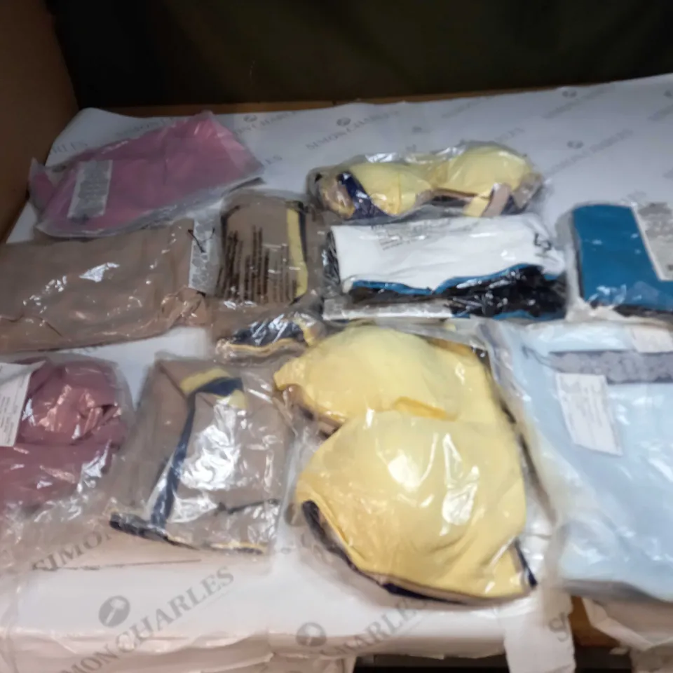 BAG OF APPROX 10 ASSORTED CLOTHING ITEMS TO INCLUDE - MAISON DE NIMES 