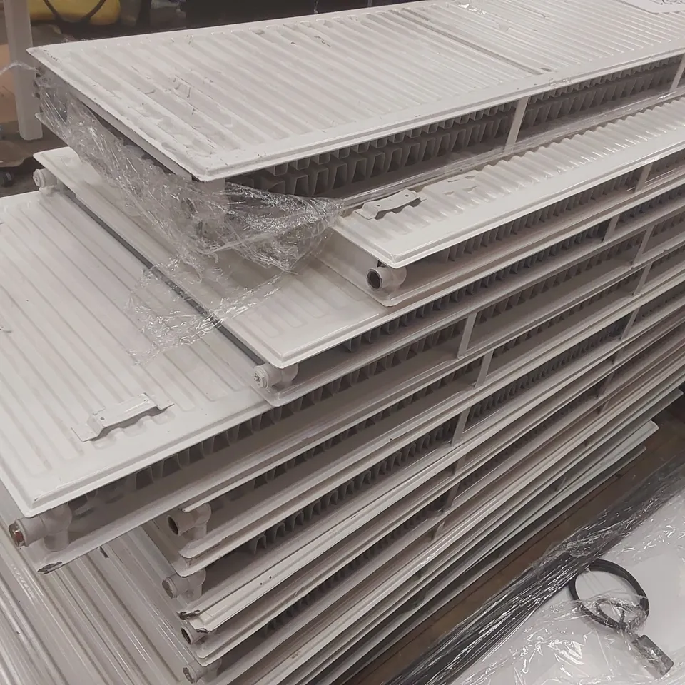 PALLET CONTAINING APPROXIMATELY 11x ASSORTED RADIATORS
