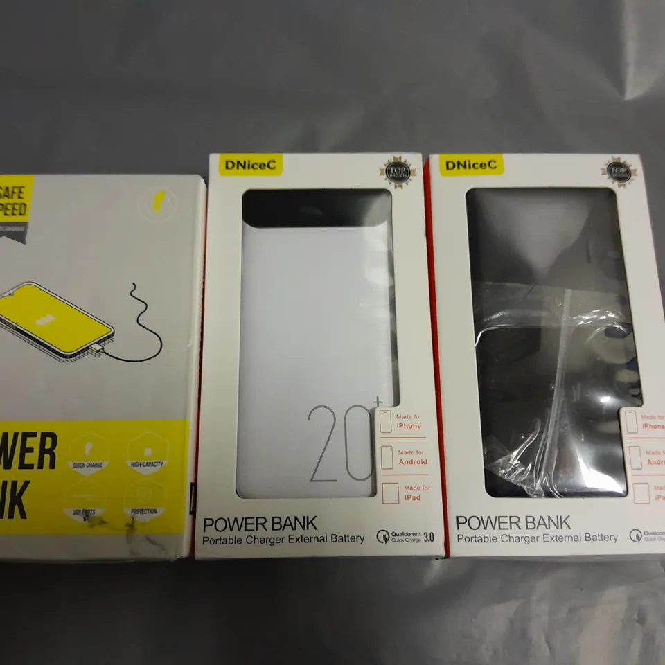 LOT OF 3 ASSORTED POWERBANKS TO INCLUDE 20000MAH