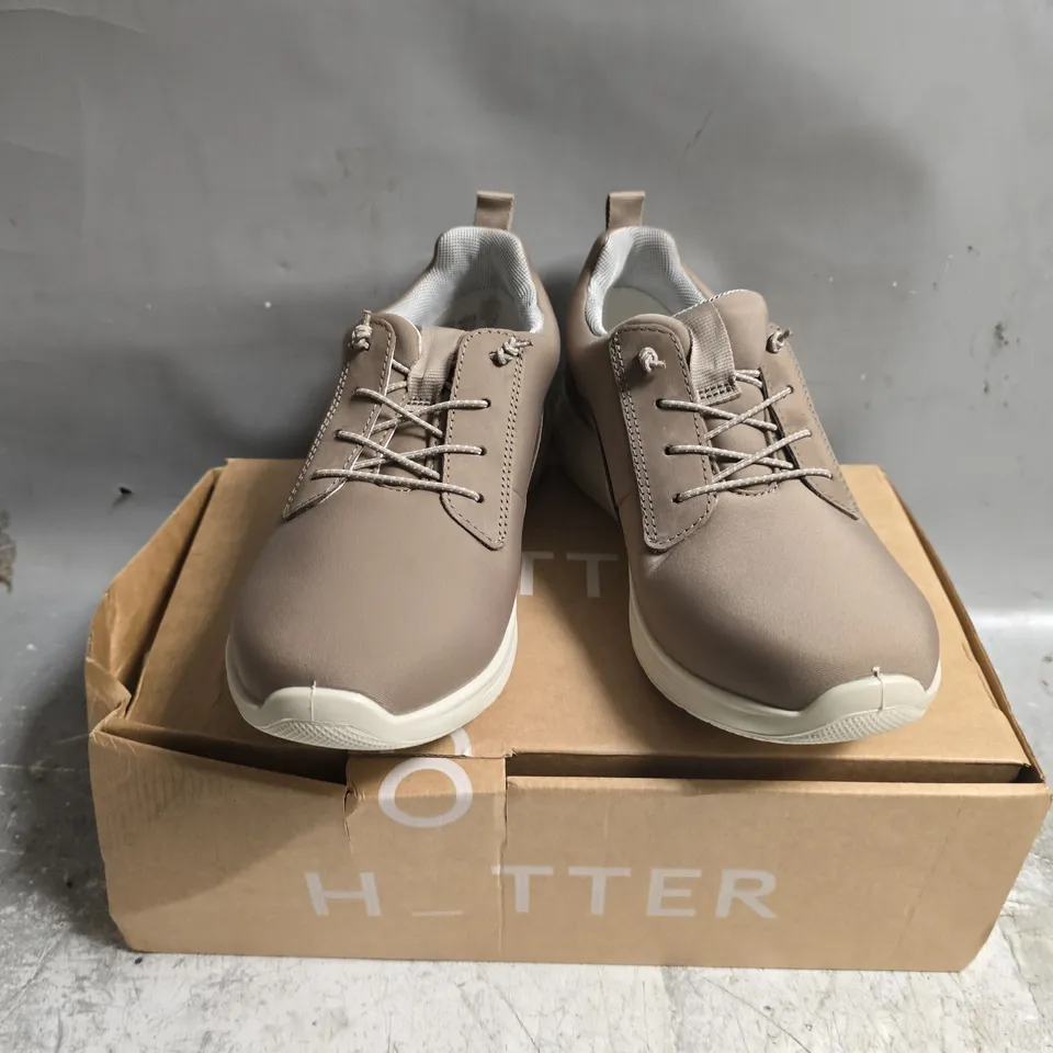 BOXED PAIR OF HOTTER DASH TRAINERS IN MINK - UK 4.5