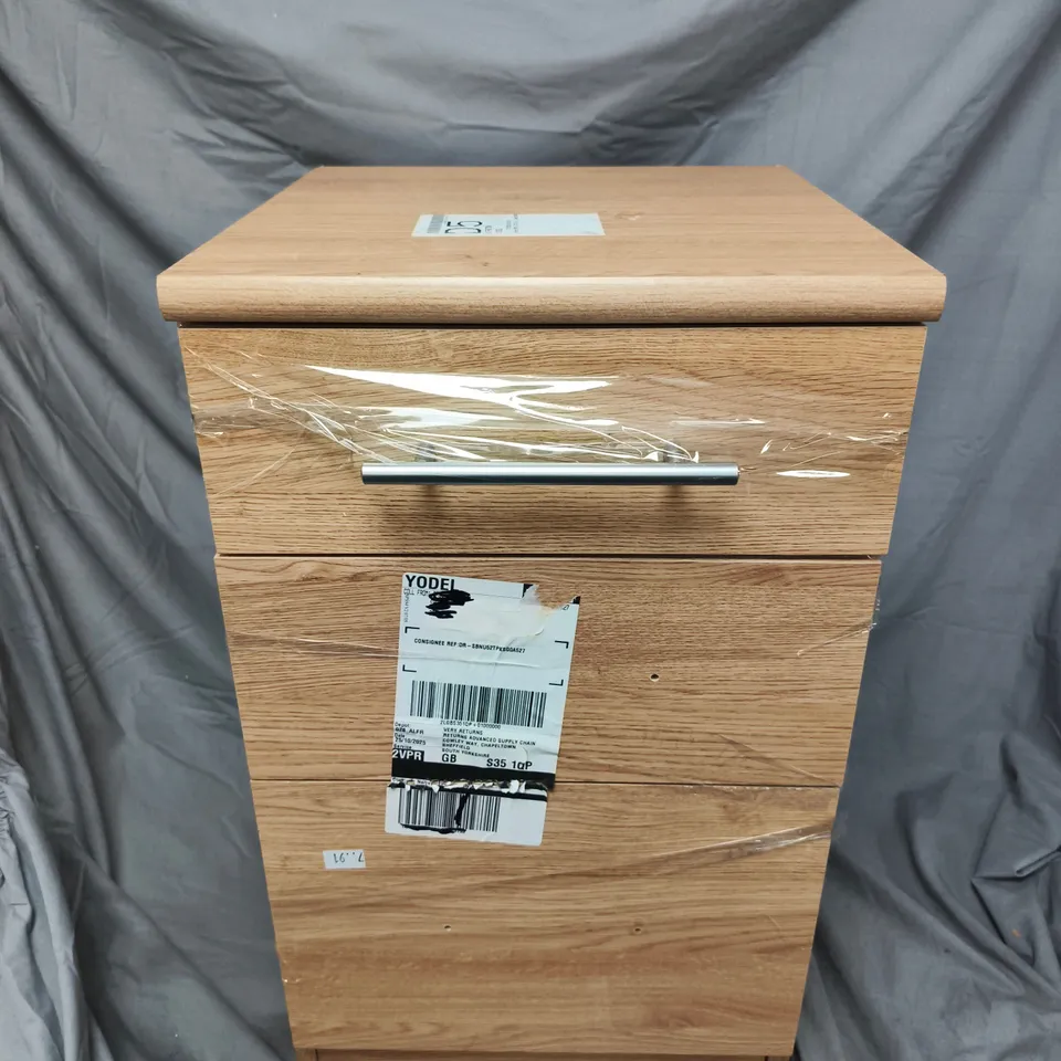 PRAGUE GRADUATED BEDSIDE CABINET NEW OAK ONE SIZE - COLLECTION ONLY