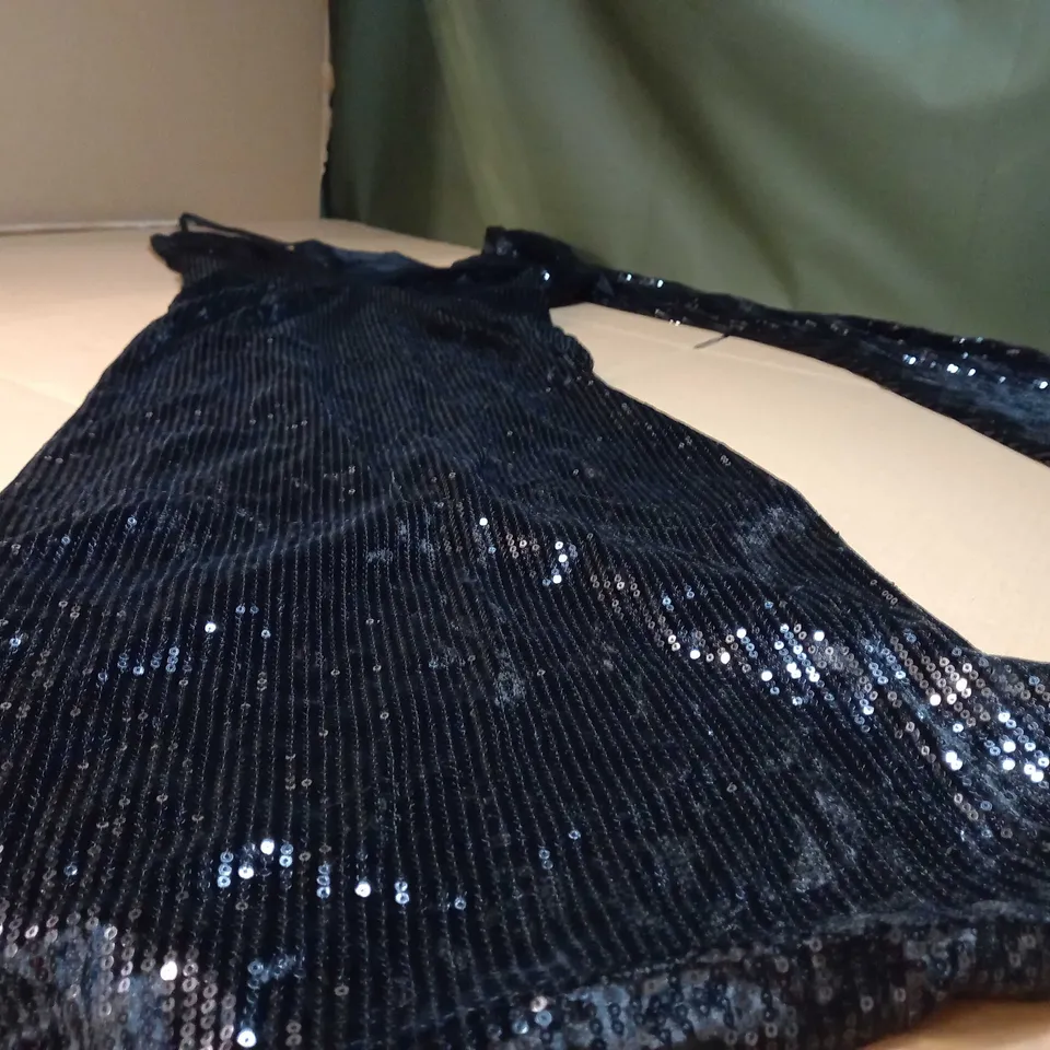 DESIGNER BLACK/SEQUIN DETAILED ONE SLEEVED PLUNGE STATEMENT MIDI DRESS