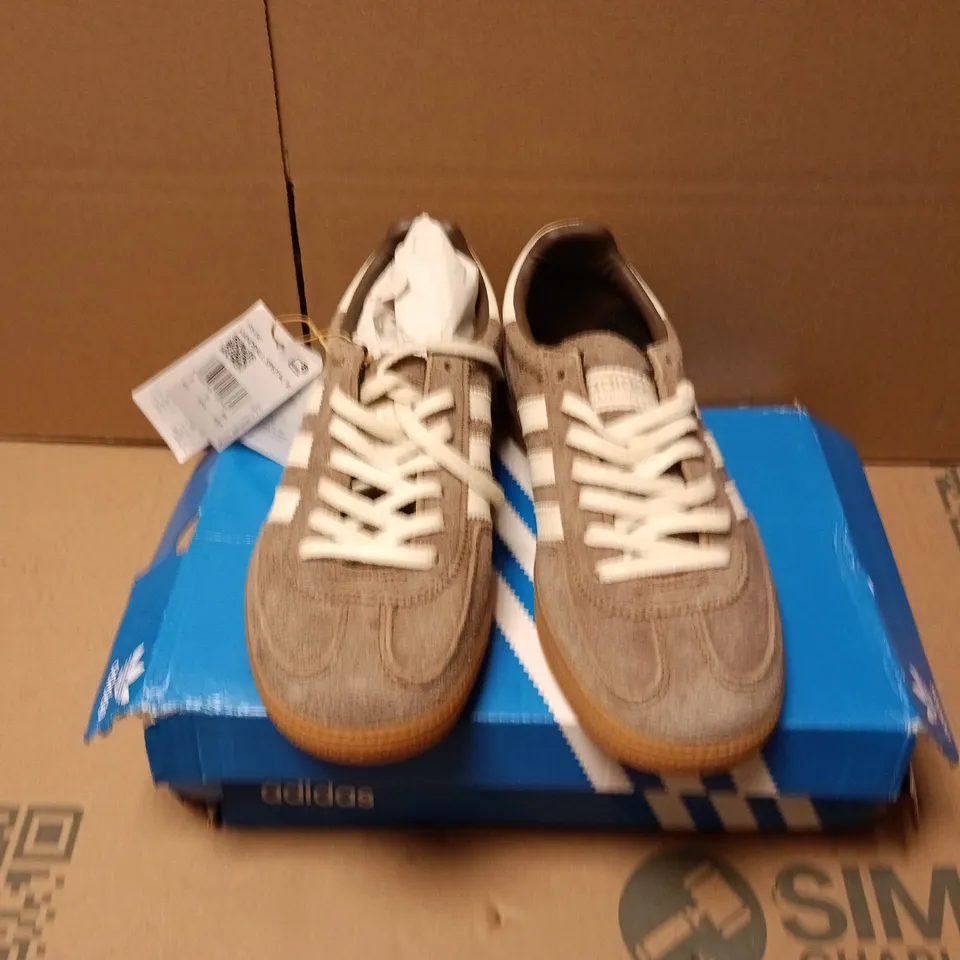 BOXED PAIR OF ADIDAS HANDBALL SPEZIAL WOMENS TRAINERS IN BROWN - UK 5