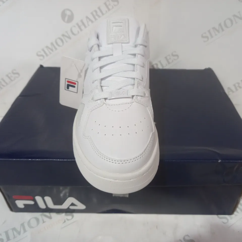 BOXED PAIR OF FILA SHOES IN WHITE UK SIZE 5