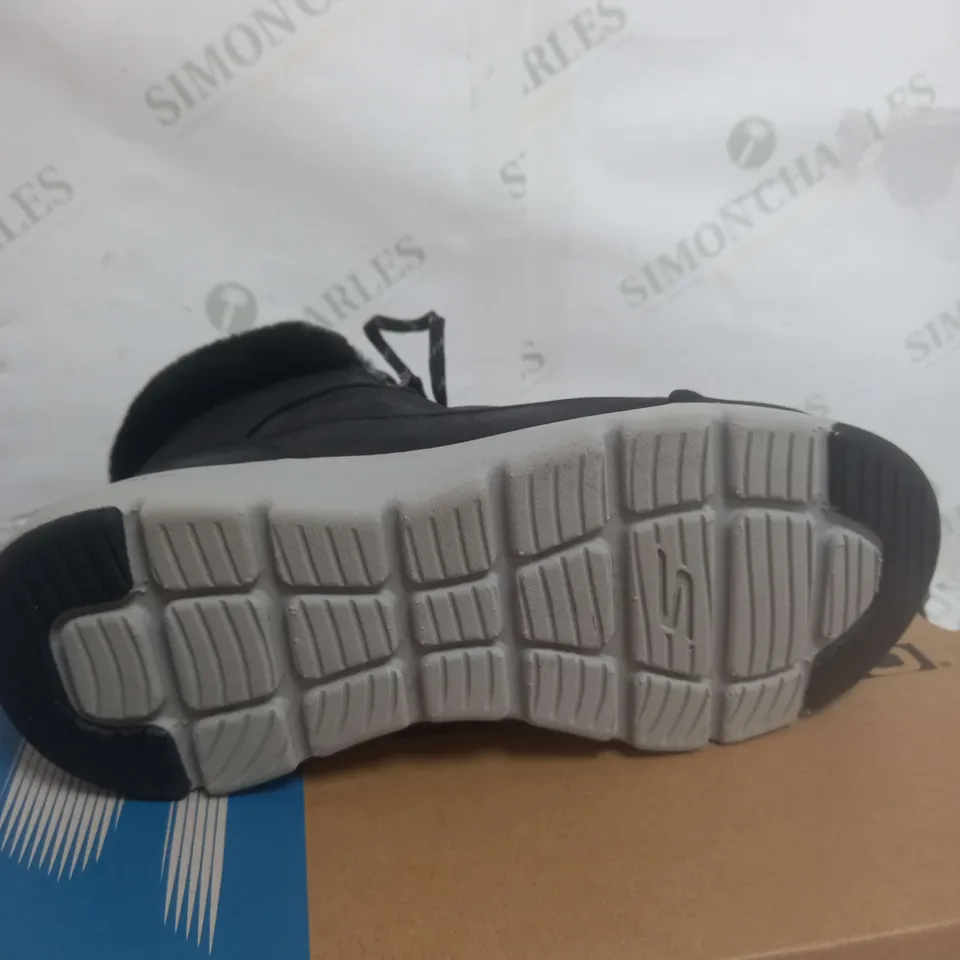 SKECHERS GLACIAL ULTRA BOOTS SIZE 4.5