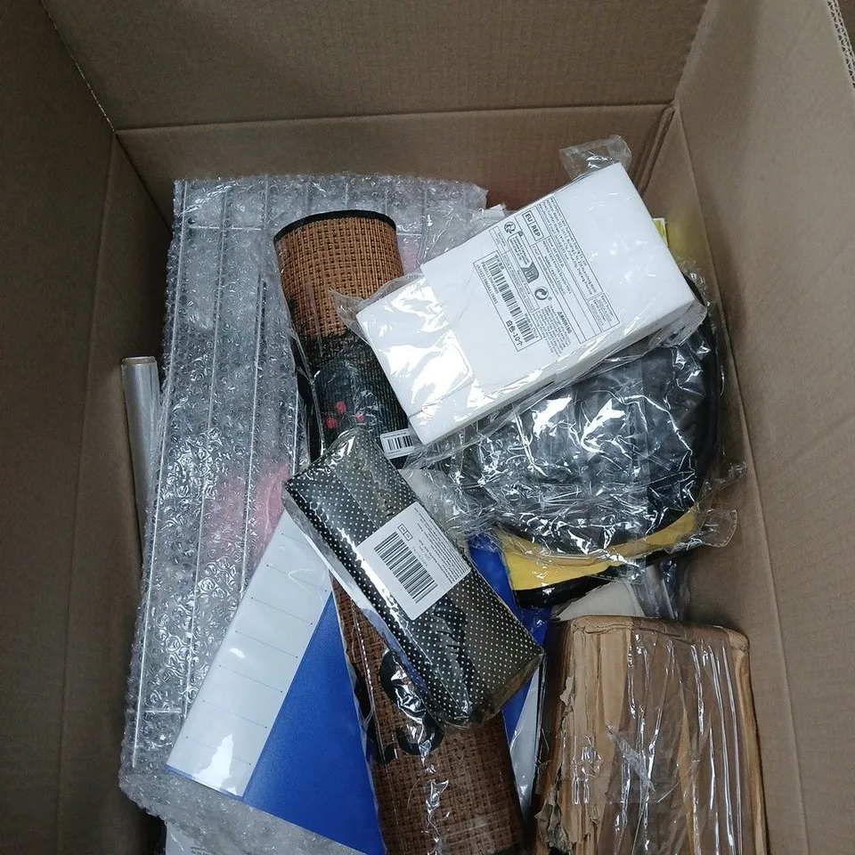 BOX OF APPROXIMATELY 22 ASSORTED HOUSEHOLD ITEMS TO INCLUDE STITCH SHOPPING BAG, LUNCH BOX, DOG BOWL, LAMP ETC