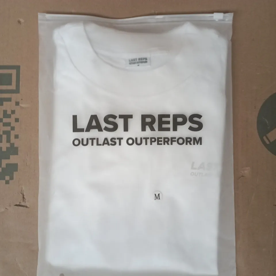 BAGGED LAST REPS OUTLAST OUTPERFORM T-SHIRT IN WHITE SIZE MEDIUM