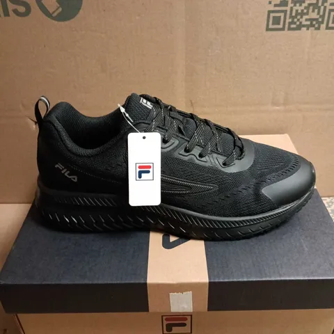BOXED PAIR OF FILA MEN'S BLACK TRAINERS - UK 8 