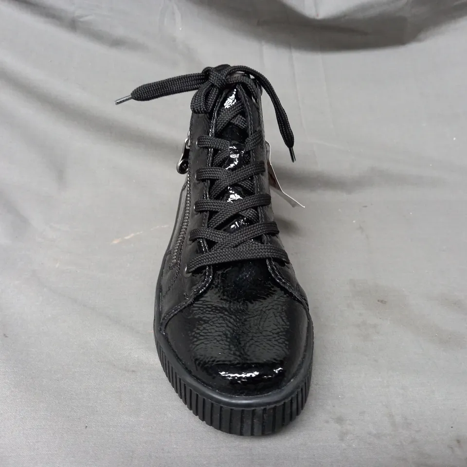 BOXED PAIR OF RIEKER HI TOP TRAINERS IN BLACK SIZE 6